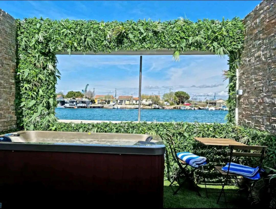 Suite Jaccuzzi En Camargue Port-Saint-Louis-du-Rhône Extérieur photo