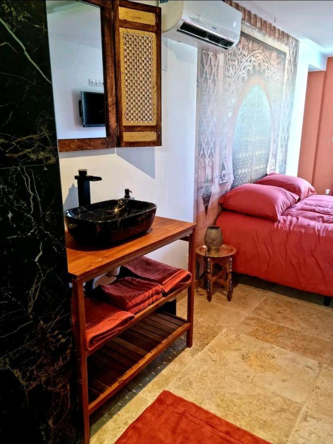 Suite Jaccuzzi En Camargue Port-Saint-Louis-du-Rhône Extérieur photo