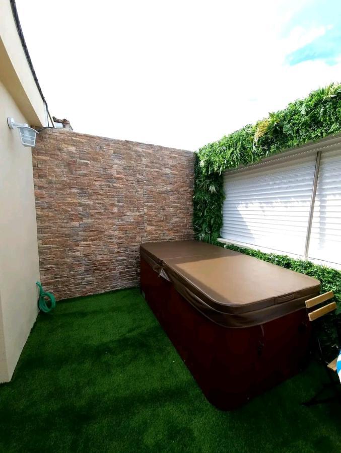 Suite Jaccuzzi En Camargue Port-Saint-Louis-du-Rhône Extérieur photo
